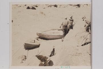 The Dusty Dozen piled one skiff on another in lining Horn Creek Rapid. Bright Angel gauge: 2,070 cfs
