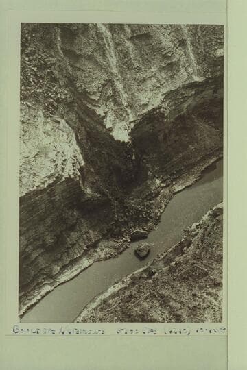 Boulder Narrows. Approximate gauge: 5,700 cfs